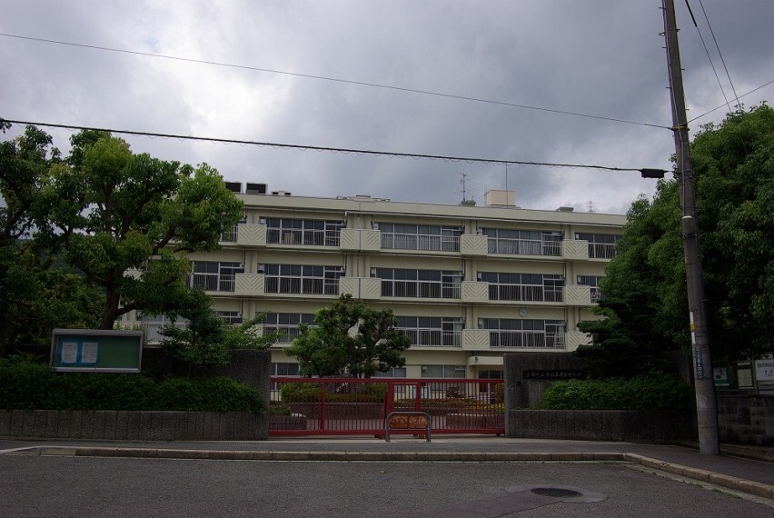 中学校 【中学校】宝塚市立中山五月台中学校まで2432m