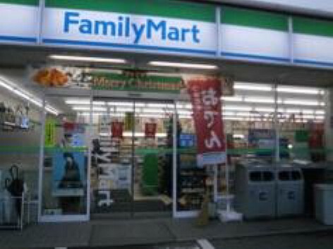 コンビニ ファミリーマート 泉インター店