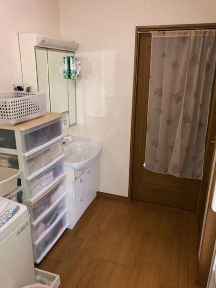 トイレ 洗面脱衣スペースもゆとりがあるので、朝の忙しい身支度時も安心です!
