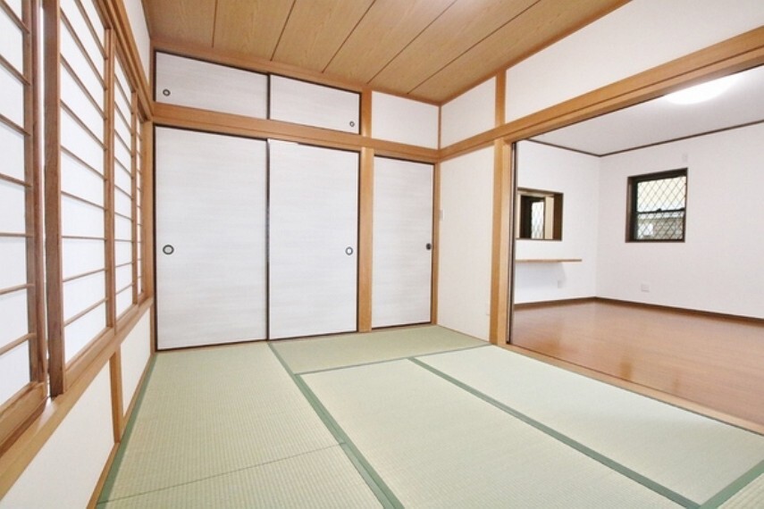 和室 リビングの横には和室がありますので、休日はゆっくりと癒しのひと時を演出してくれます。