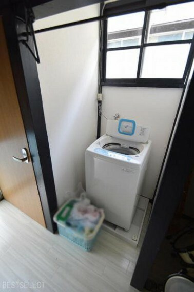 洗面化粧台 2階に洗濯機置場が設けられ,お洗濯の動線がコンパクト