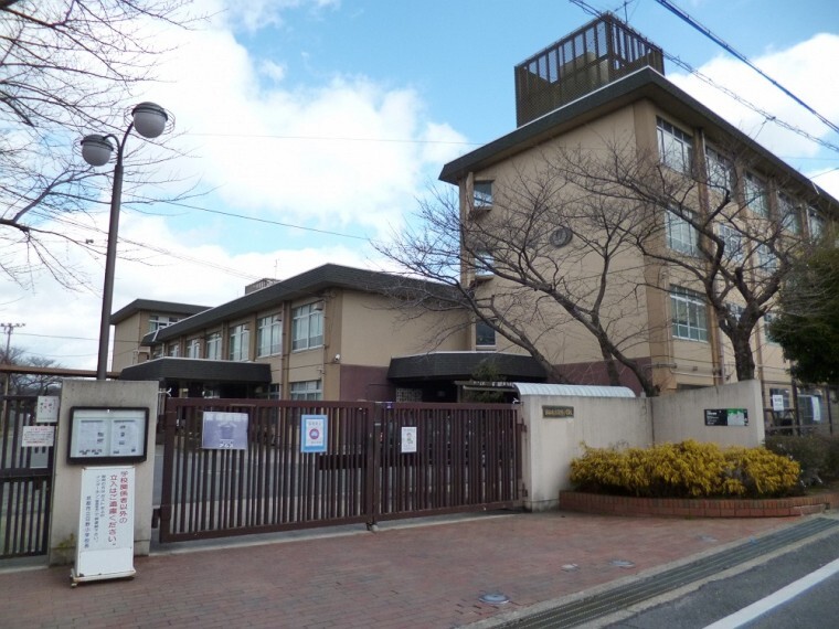 小学校 【小学校】日野小学校まで400m