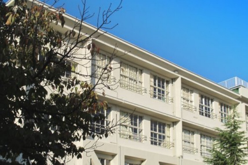 中学校 【中学校】枚方市立桜丘中学校まで428m
