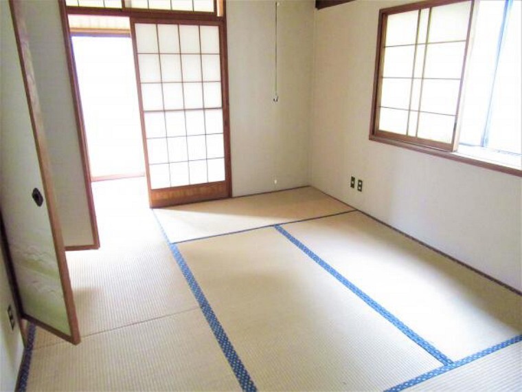 【リフォーム中】1階6畳の和室です。壁天井のクロス張替え、畳を表替えします。清潔な空間になり、より落ち着いた和室に生まれ変わります。