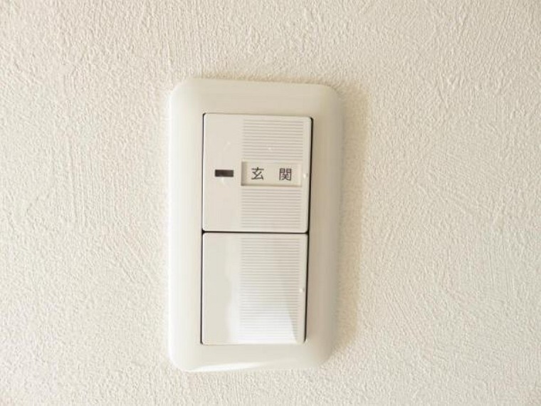 【同仕様写真】照明スイッチは全てワイドタイプに交換予定です。毎日手に触れる部分なので気になりますよね。新品できれいですし、見た目もオシャレで押しやすいです。細かな気になる箇所までリフォームします。