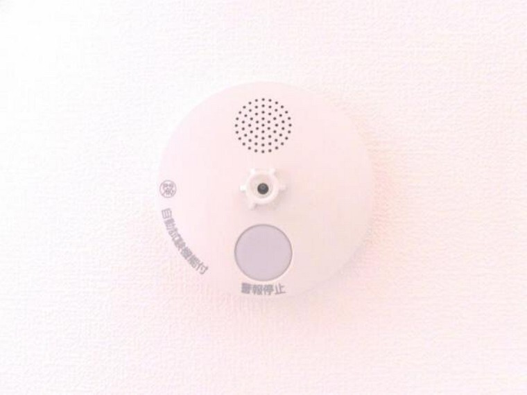 【同仕様写真】全居室に火災警報器を新設予定。キッチンには熱式、その他のお部屋や階段には煙式のものが設置しますが、万が一の火災も大事に至らないように、細かいところまで気を抜かずリフォームする住宅です。