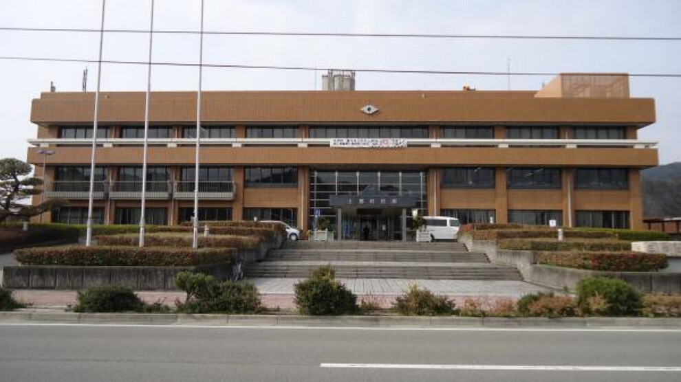 役所 【周辺写真】上郡町役場まで約800m。近所に役所があると不安なことをすぐに相談できますね。