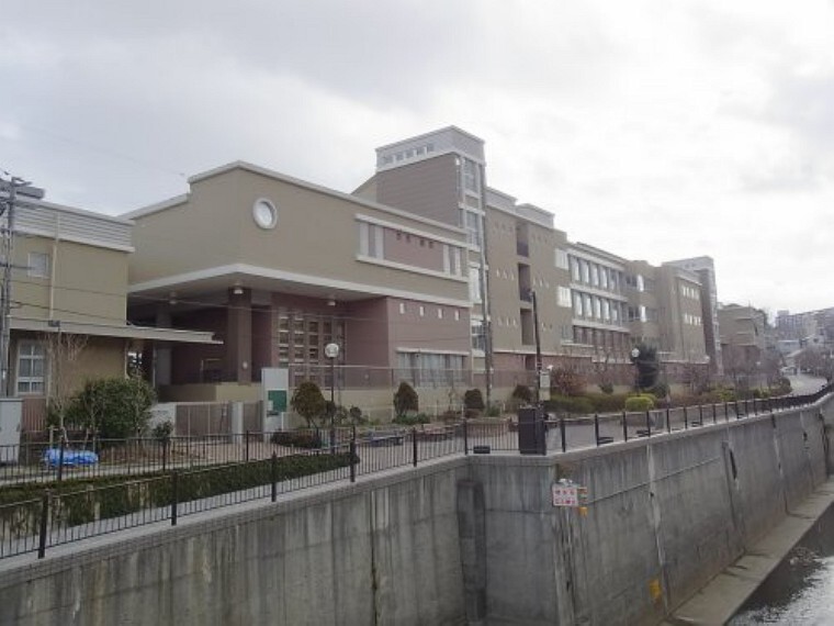 小学校 【小学校】 神戸市立夢野の丘小学校まで490m