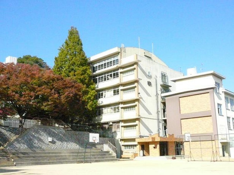 中学校 【中学校】夢野中学校まで500m