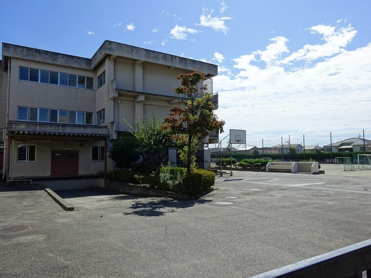 中学校 青梅市立泉中学校より徒歩約11分(約850m)