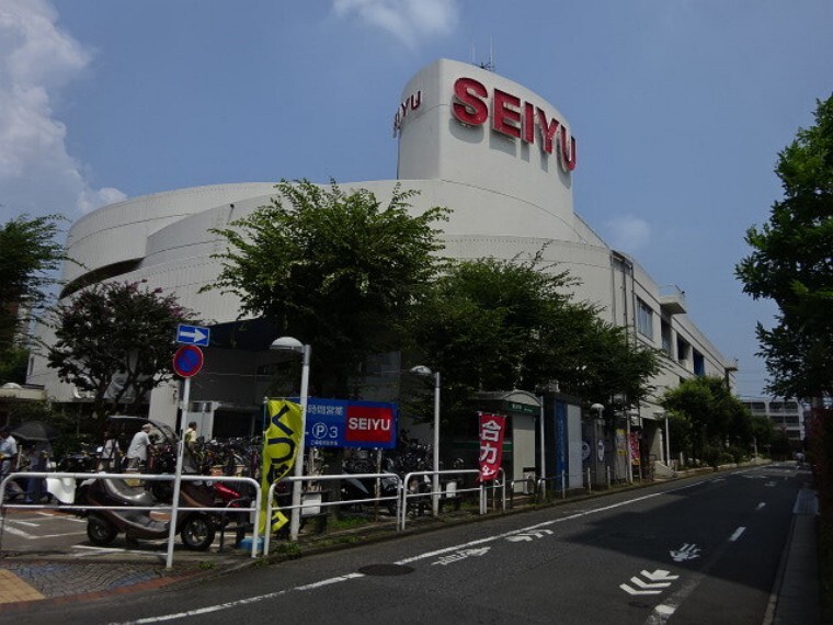 スーパー 【西友河辺店】24時間営業(一部除く)駐車場277台収容・お買い上げ1000円未満で1時間・1000円以上で3時間無料