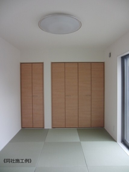 同仕様写真(内観) リビングと一体で利用できる畳コーナー