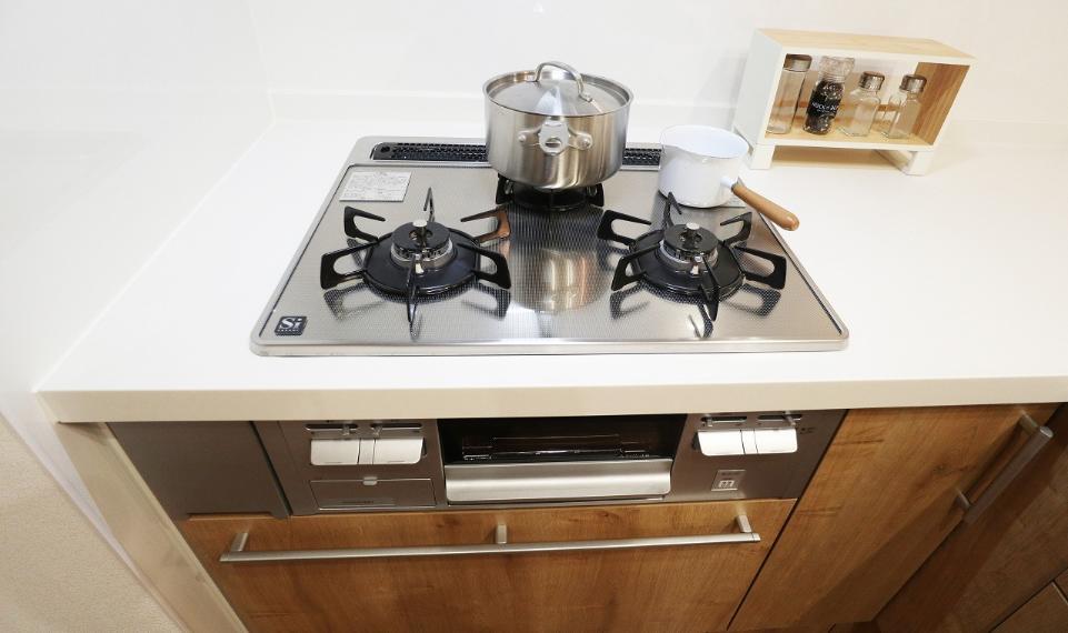 キッチン ミツクチコンロで朝もお弁当や食事がパパッと作れます!【施工例】
