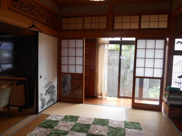 和室 床の間付き広縁に続く和室