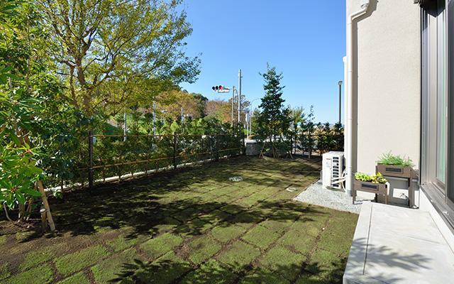 庭 ゆとりの庭は、様々なアウトドアライフが愉しめる、家族のための心地よい空間に。(分譲済モデルホーム)