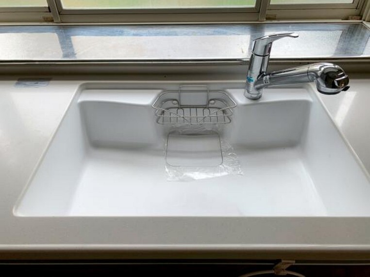 <2020/5/15撮影>作業しやすい大きめのシンクは水はねの音や食器が当たる音を軽減する静音仕様。