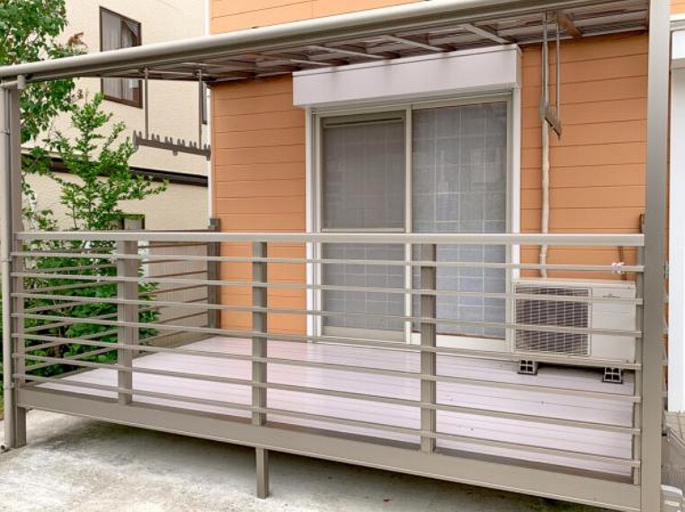 <2020/5/15撮影>和室からつながるテラスは洗濯物を干したり、ドッグランなどとしても利用できます!南向きで日当たりも良好です。