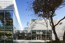 ショッピングセンター DAIKANYAMA T-SITE 徒歩11分。