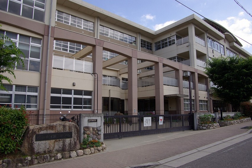 小学校 【小学校】宝塚市立宝塚第一小学校まで543m