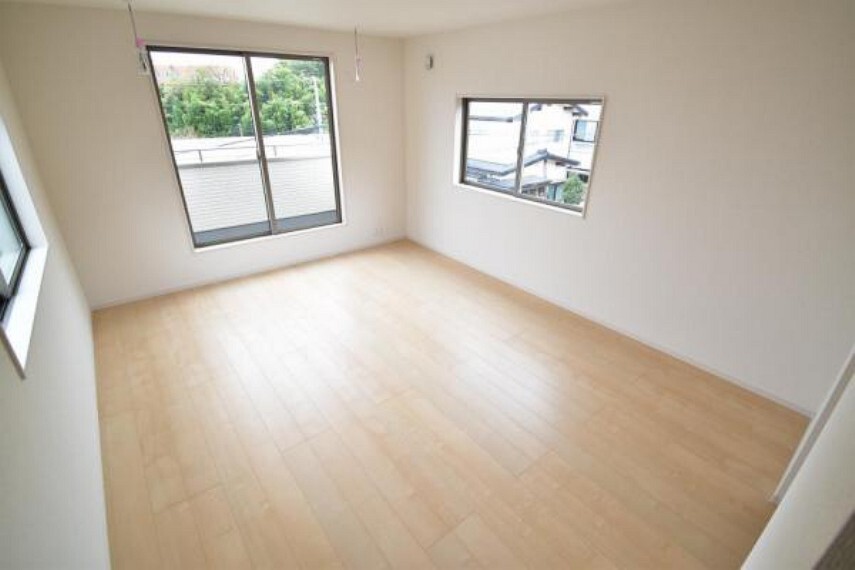 《洋室》10.5帖のお部屋は3面採光の洋室!