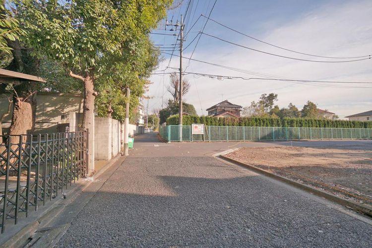 現況写真 どこまでも続いていそうな、真っ直ぐ続く気持ちの良い道路です。