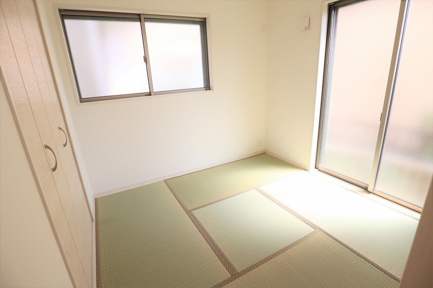 和室 和室 収納スペース付きの十分な広さの和室です 客間としてもご利用いただけます