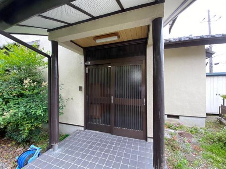 落ち着きのある玄関です