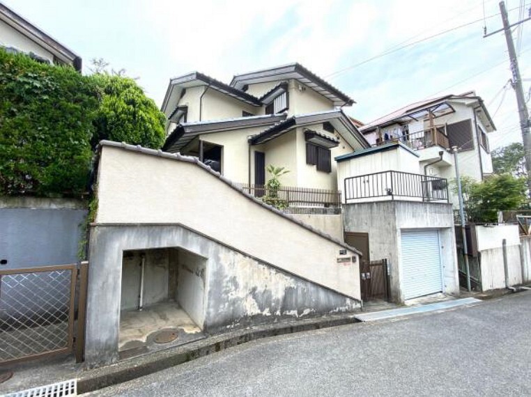 玄関 土地約55坪!広々です!