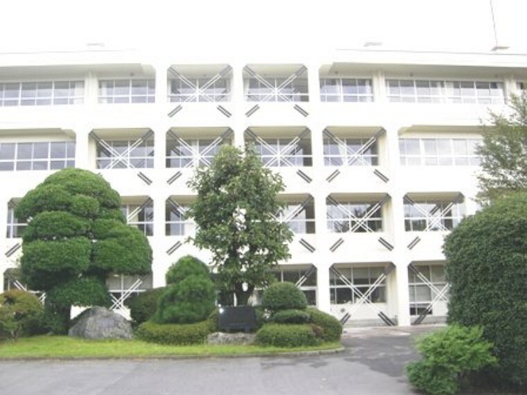 中学校 【中学校】真岡市立中村中学校まで2020m