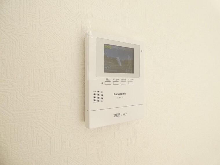 来客の顔が分かるTVモニタドアホン。不在時には、録画もしてくれるのでセキュリティも安心です!