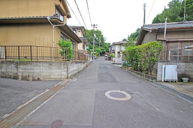外観写真 前面道路は、約5mあり離合ができます。