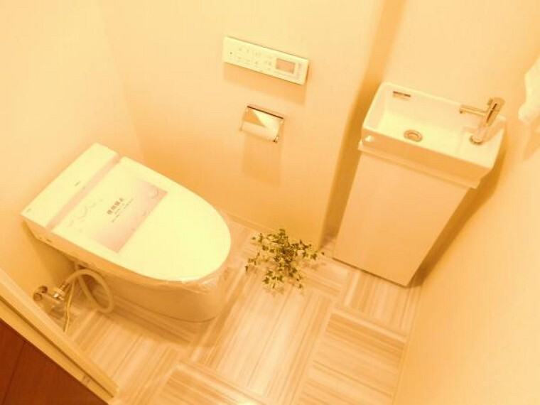 トイレ トイレには快適な温水洗浄便座付です