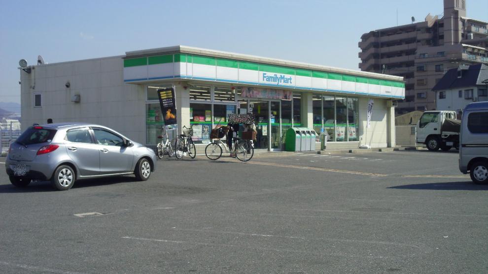 コンビニ ファミリーマート羽曳野誉田店