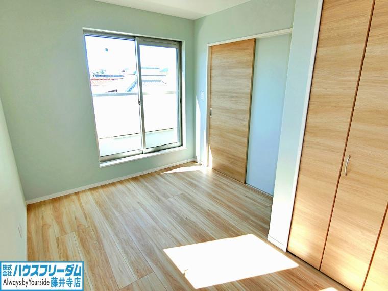 洋室 日当たりの良いお部屋!