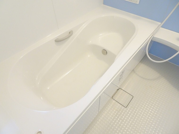 浴室 施工例 床の素材は水はけが良い素材を使用してるのでカビが発生しにくくなってます