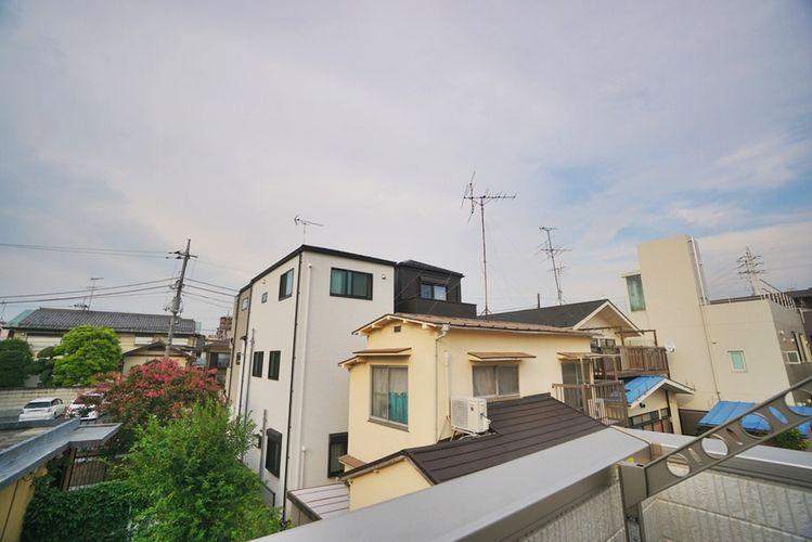 眺望 周辺には大きな建物が無く、スッキリとした住環境です。