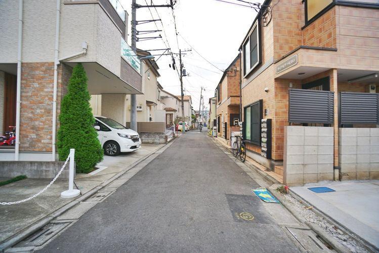 現況写真 交通量の少ない前面道路ですので安全です。