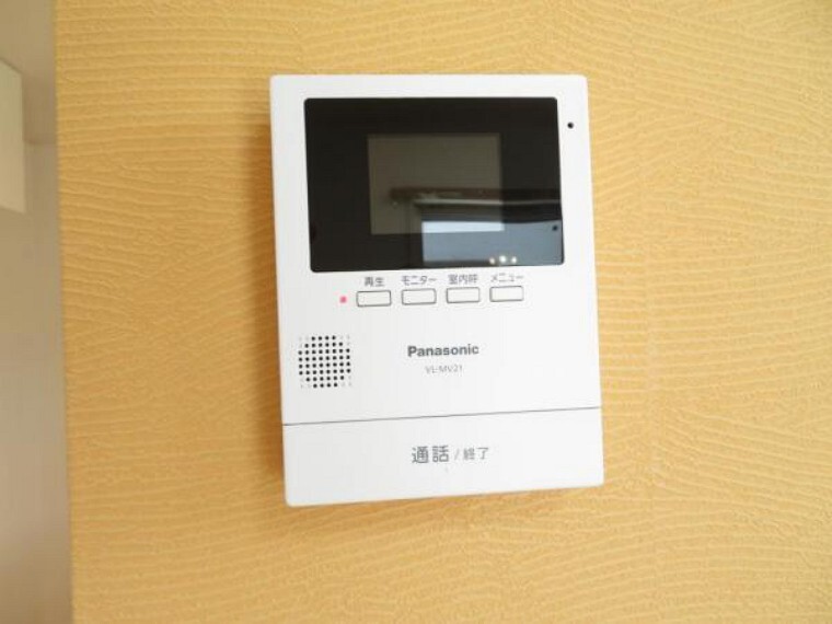 防犯設備 モニター付きインターホンで来客も一目で確認できて安心