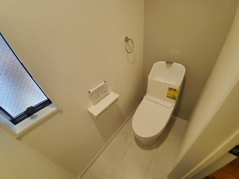 トイレ トイレはウォシュレット付