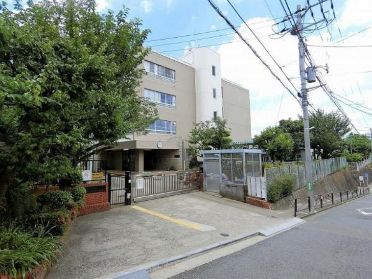 小学校 長沢小学校まで約350m