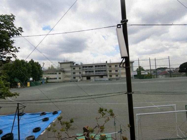 中学校 長沢中学校まで約405m