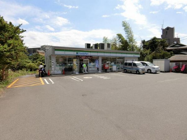 コンビニ ファミリーマート川崎東百合丘まで約146m