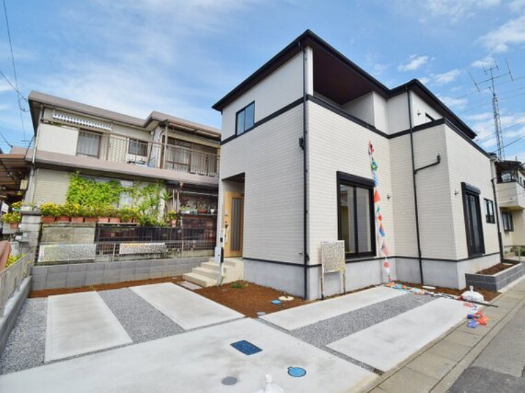 現況外観写真 いつまでも輝き続けて、いつしか街の風景に溶け込んでいきます。