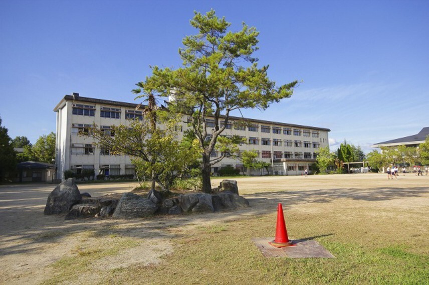 小学校 市立西大寺北小学校まで徒歩10分