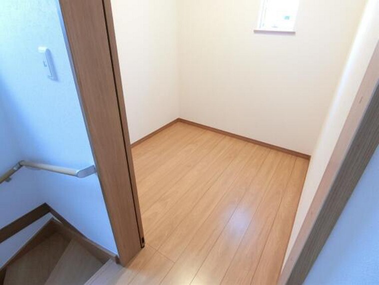 収納 納戸がありますので、普段使わない季節物やレジャー用品もすっきりと片付きそうですね。