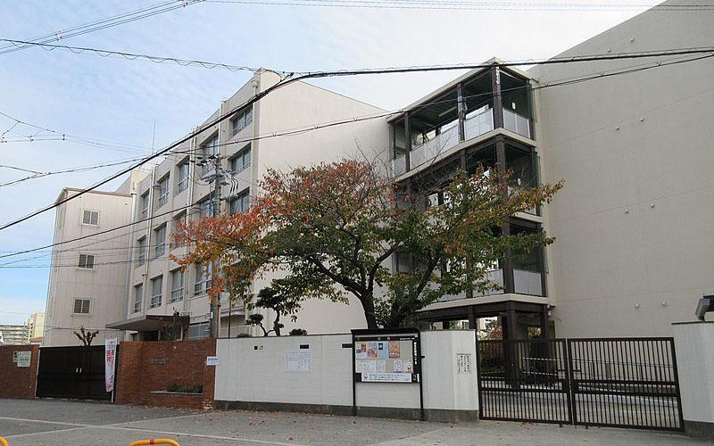 中学校 大阪市立横堤中学校まで865m