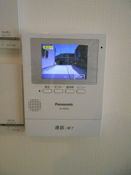 テレビモニター付きインターホン。