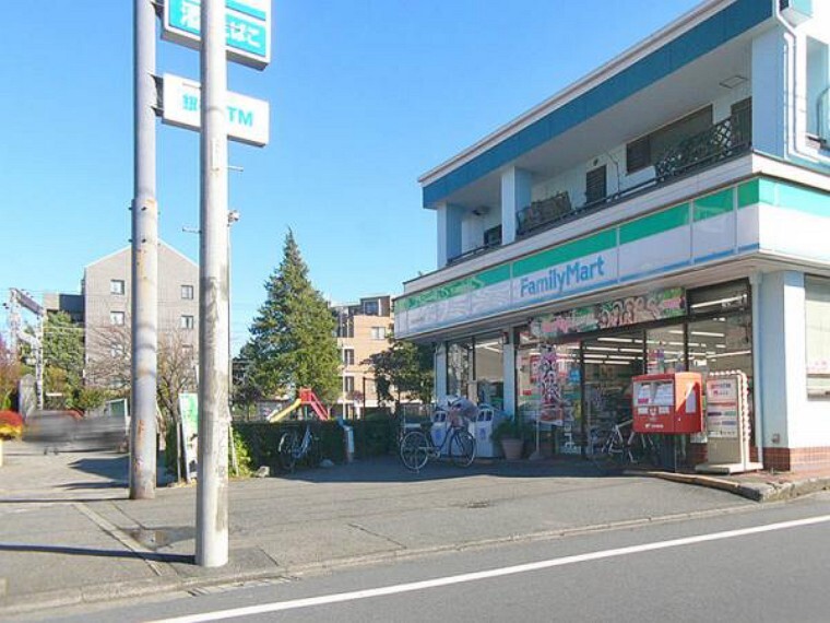 コンビニ ファミリーマート加藤東林間