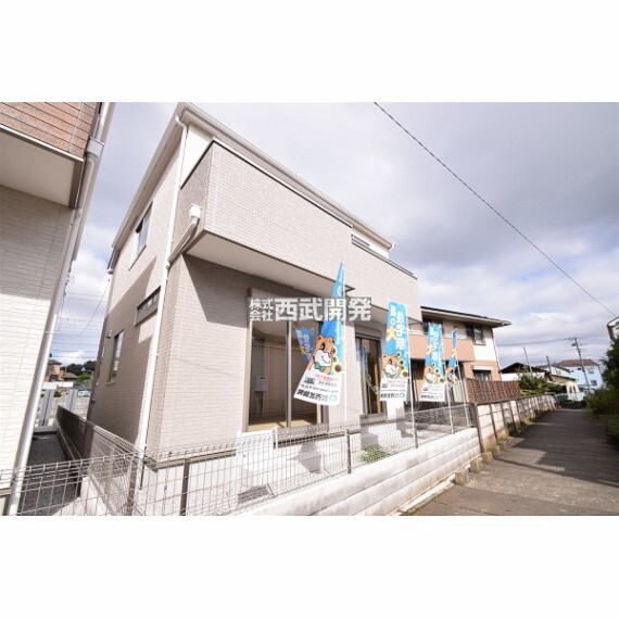 現況外観写真 南東側は道路で開放感があります。