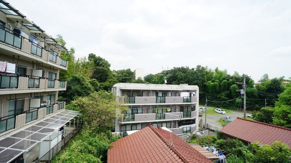 眺望 3階洋室7帖からの眺望です。閑静な住宅街を望みます。